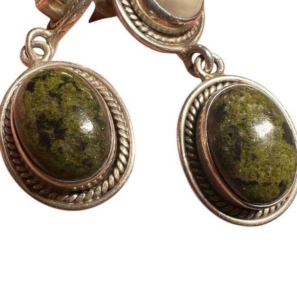 Sterling silver pearl and serpentine drop earrings - Picture 12 of 13